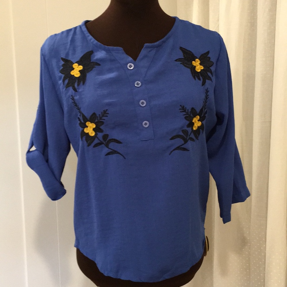Lucy blouse with embroidery size medium
